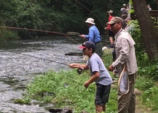 image7 Family fishing